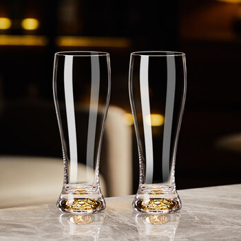 Complete and light luxury crystal glass draft beer mug for home use with large capacity and good looks. sale at a loss. 330ml gold-painted football base, 2 pieces.