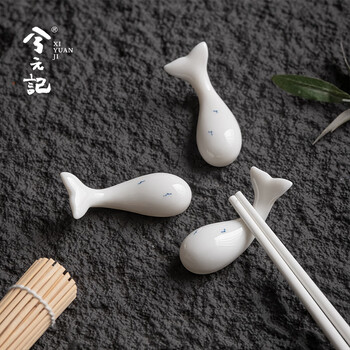 Xi yuanji hand-painted underglaze color ceramic chopstick holder, household creative chopstick pillow, high-end simple tableware, hotel restaurant table setting, qingzhang liuyun whale chopstick holder (single)