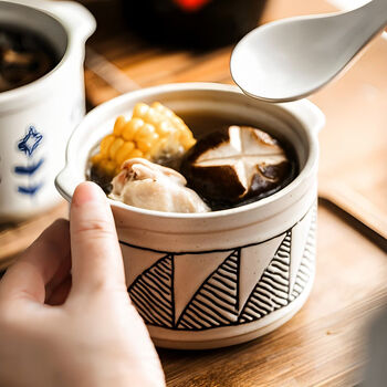 Stew pot for one person, ceramic simmering soup pot with lid, soup bowl, egg custard steaming pot, stew pot, water-proof stew pot for household bird's nests. the best raw materials are calcined at high temperature. porcelain is thick and has good heat resistance.