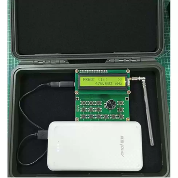 Rf radio frequency signal generator simple signal source transmitter 35mhz-4400mhz portable 4.4g high frequency full set plus power bank plus outdoor military green box