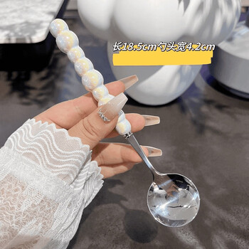 Fat donglai purchased the same four-color pearl stainless steel spoon with long handle and imitation ceramic western-style spoon for eating soup with white pearl handle.