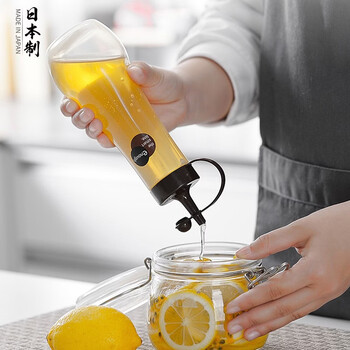 Sungsa japan imported plastic squeeze sauce bottle seasoning bottle oil bottle jam tomato salad honey bottle with lid pointed mouth squeeze bottle brown with lid 360ml