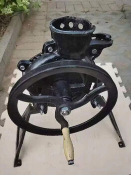 Yinghuan home hand-cranked corn thresher, small manual cast iron semi-automatic, hand-cranked electric, can add motor, the motor can be configured by yourself