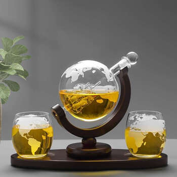 Fantasy globe wine pourer shape decanter wine bottle set craft wine bottle wine bottle oval wooden stand 2 cups 800ml900ml