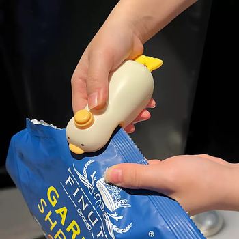 Yusenyi little yellow duck sealing machine suction household bag sealer food sealing clip snack sealing machine packaging bag magnetic small yellow duck sealing machine refrigerator magnet (rechargeable model long-lasting battery life) (quick bag sealing x sealed sealing