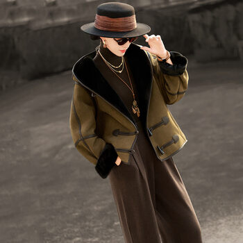 Lancer's new winter style retro hooded warm loose horn button imitation fur one-piece short jacket top green green coffee m