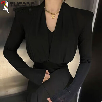 Woodpecker (tucano) autumn and winter plus velvet thickened slim fit warm bottoming shirt women's halterneck design temperament versatile v-neck long sleeve t-shirt women black thin s