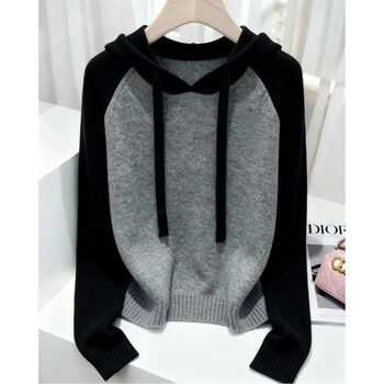 New on the counter, new hooded right shoulder sweater for women, large size high-end sweater bottoming top, black with gray, thickened and warm, m recommended 95-105 catties