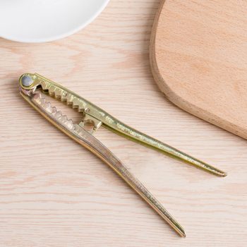 Yusenyi pine nut opener, hazelnut shell opener, nut clip, walnut pliers, zhenzi clip opening tool, artifact for peeling dried fruits, 4 iron hazelnut clips, must-have artifacts