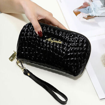 Genuine leather handbag for women 2025 new large-capacity cowhide hand-carrying coin purse bag shell clutch bag temperament mobile phone bag stone pattern black