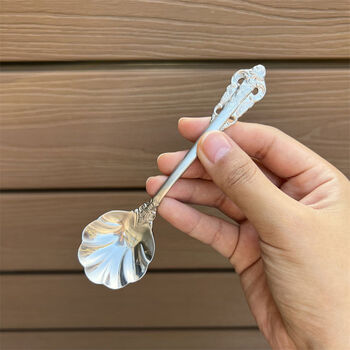 Wing fantasy 1810 stainless steel spoon creative japanese flower spoon stirring spoon petal dessert spoon ice cream coffee spoon gift new palace series small flower spoon frosted