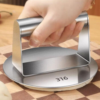 The little cleaner selects the artifact for pressing dumpling wrappers. household 316 thick stainless steel food-grade dumpling wrapper press. dumpling wrapper press. hand-pressed 316 stainless steel cake press. 1 pack. 11cm round cake press.
