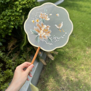 Fantasy suzhou handmade double-sided suzhou embroidered round fan. the first choice for gift giving with chinese style hanfu dance special fan. double-sided embroidery + circle + scarlet flower aura. new daily use fan.
