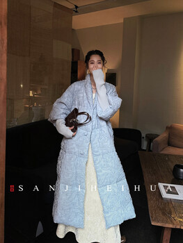 Sanji heihua wuyu winter long down jacket three-dimensional mesh embroidered fried dyed rayon 2026 huge beautiful fog blue (90 white duck down) xs