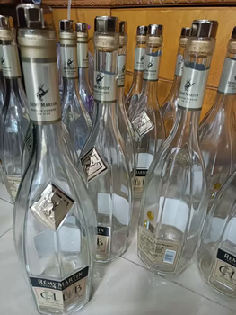 Yusenyi 3 pounds of ornaments, foreign wine bottle soaked in wine, can be used as the original stopper of the bottle, box without original insert, vase can be used as wildebeest, default