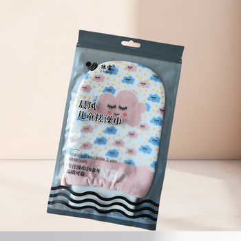 Painless fine sand bath for women and children in shantou lin village. rubbing mud with mud does not hurt the skin. new exfoliation and back massage tool. rubbing mud with fine sand does not hurt. pink