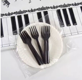 Fantasy plate and fork disposable tableware combination birthday plate package four-in-one plastic knife, fork and plate set 5 round plates 5 black forks 100 sets