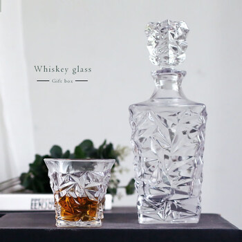 He jiagong whiskey bottle empty bottle whiskey glass foreign wine beer cup creative v crystal glass with lid red wine ice crack seven-piece set 6 cups and a bottle