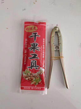 Factory direct sales hazelnut clamp pliers opener small dried fruit clamp peanut tool household peeler 1000 pieces 61 express full iron