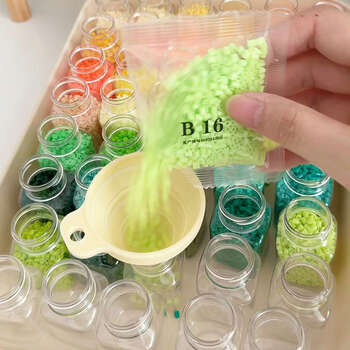 Fantasy bean storage bottle packed storage bottle square transparent visual tool box milky white funnel + small size 1 pack