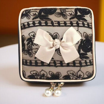 Charming sanitary napkin, sanitary napkin bag, portable sanitary napkin, menstrual bag, light gold