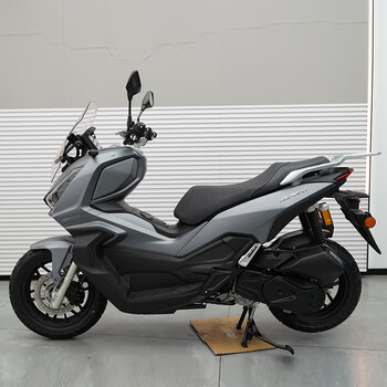 Skyhawk 2024 water-cooled four-valve tt150 adv gray