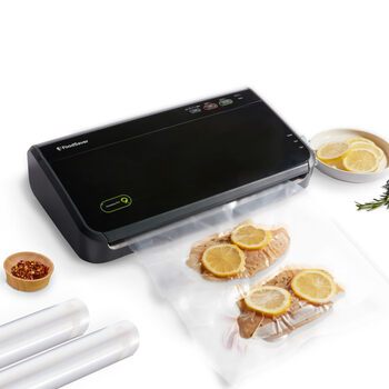 Foodsaver vacuum sealing machine, food preservation, dry and wet food sealing, household use, transformer required