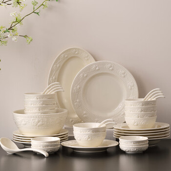 Glohh cream style high-looking strawberry embossed dishes and chopsticks set for home 2025 new ceramic bowl fish plate moving into new home embossed strawberry food set for four 27-piece set cream white