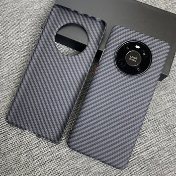 Suitable for huawei mate40pro mobile phone case mate30promate60pro kevlar carbon fiber pattern borderless bare metal feeling for boys carbon fiber pattern all-inclusive black huawei mate 40 rs porsche design