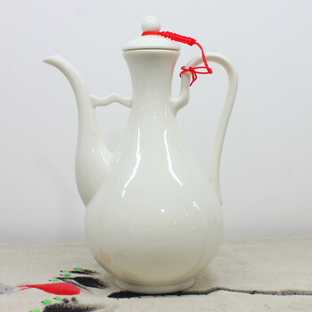 Xiangyan blue and white porcelain peony wine set hip flask ceramic household hip flask antique wine divider pastoral style creative pure white 500ml