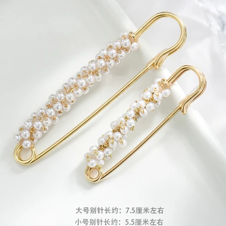 Changing the waist of the trousers to a small waist artifact pin anti-light buckle brooch all-match pearl fixed clothes waist tightening small pearl pin 2-piece set