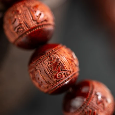 Potala Palace Wenchuang Indian Gaomi Small Leaf Rosewood Bracelets for Men and Women Six-character Mantra Carved Wenwan Wooden Handle Plate Play Gift Small Leaf Red Sandalwood Carved Six-character Proverbs Birthplace Buddha Hand String Sheep/Monkey-Dari Tathagata