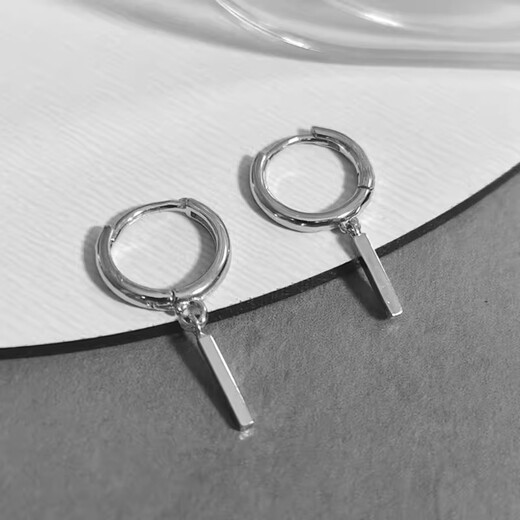 Core luxury men's silver earrings for ear piercing, high-end sense, niche sense for boys, handsome men's fashion pendant earrings, single