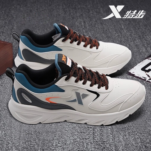 特步鞋子男鞋秋冬季皮面运动鞋旅游休闲鞋跑步鞋户外轻便学生慢跑鞋男 白兰【0092】 42