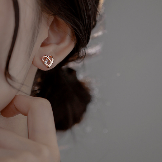 Idel's Sweetheart Earrings Women's Earrings Niche Design High-end 2025 New Trendy Small Earrings Fashion Accessories Sweetheart Earrings E0087