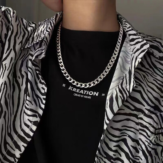 Pei Nanwei Cuban chain necklace men's trendy hiphop high street titanium steel non-fading thick iron chain European and American hip hop free chain titanium steel Cuban necklace 60cm