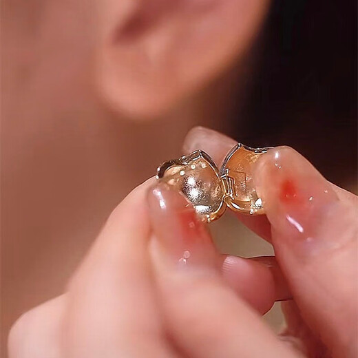 Core luxury Acacia bean earrings, a pair of earrings for women, fashionable and simple ball earrings, practical Valentine's Day gift for girlfriend, red