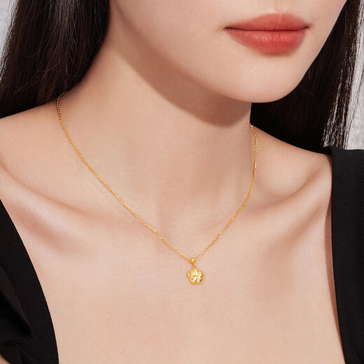 Luk Fu Schmuck Gold Blume Gold Halskette Set Kettengeschenk GJGTBN0009 3,77 Gramm (einschließlich Arbeitskosten 690 Yuan)