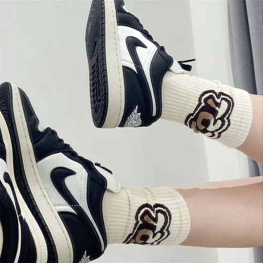 耐克（NIKE）板鞋女鞋2025秋冬季新款运动鞋AIR JORDAN 1低帮轻便透气休闲鞋 FB9893-101黑白 36