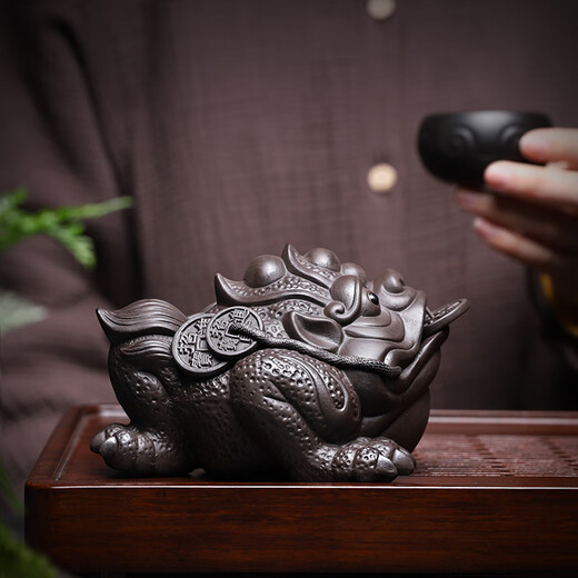 The stars are all full. Purple sand golden toad tea pet can be raised and played with tea table accessories. Tea table three-legged golden toad ornaments with golden toad. Purple sand golden toad tea pet - medium