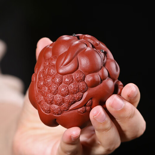 Gold inlaid jade Yixing purple sand tea pet, hand-carved tea set accessories, tea tray and tea table ornaments, three-legged Ruyi Golden Toad