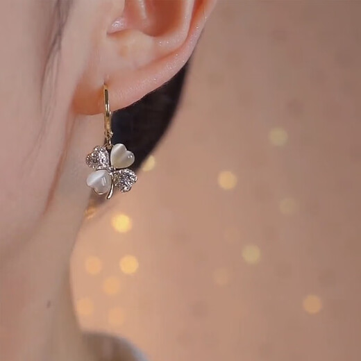QMXD four-leaf clover earrings for women, versatile niche design, light luxury and high-end 2025 new trend earrings, earrings for women, earrings