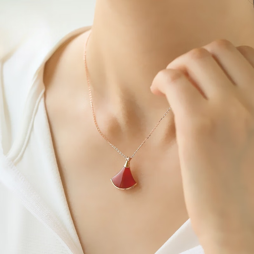 Chishe new natural diamond 18K gold red agate elegant small skirt pendant imitation 18k gold ladies necklace clavicle chain