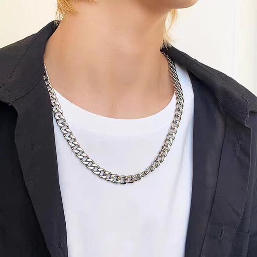 Pei Nanwei Cuban chain necklace men's trendy hiphop high street titanium steel non-fading thick iron chain European and American hip hop free chain titanium steel Cuban necklace 60cm