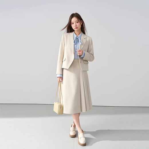 Lady Bird interview blazer women's professional formal attire teacher commuting light workplace small man wear suit