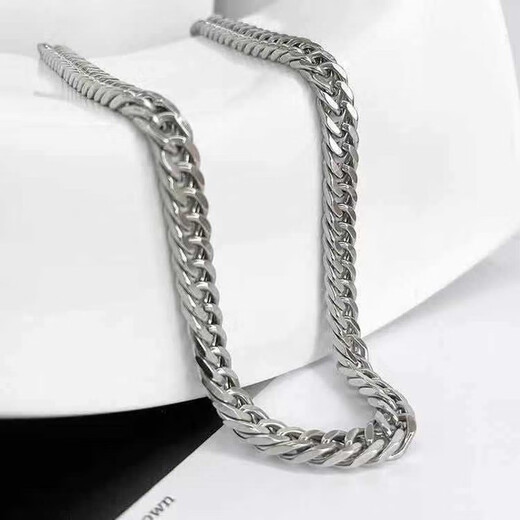 Pei Nanwei Cuban chain necklace men's trendy hiphop high street titanium steel non-fading thick iron chain European and American hip hop free chain titanium steel Cuban necklace 60cm