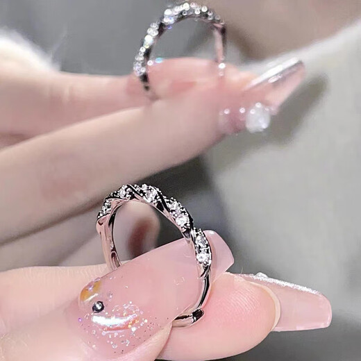 Jing Nian twining love ring women's broken diamond ring opening adjustable high-end light luxury ins niche design high-end sense flash diamond twist style 1 (live)