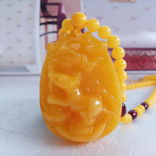 SNQP natural amber old beeswax pendant men's chicken oil yellow necklace women's sweater chain long zodiac rat ox rabbit dragon zodiac ox (large size)