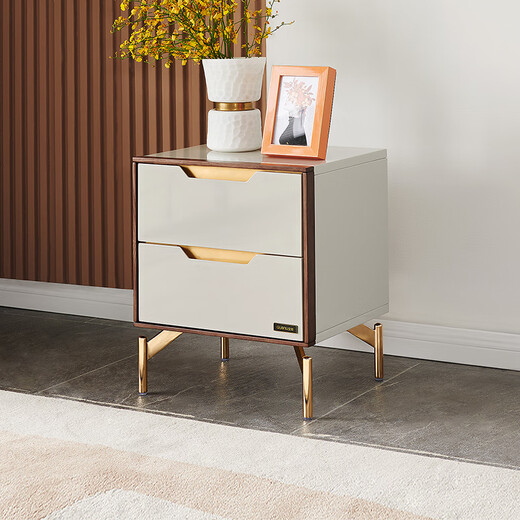 全友家居(品牌补贴) 现代轻奢风床头柜水曲柳木装饰框金属脚床头柜