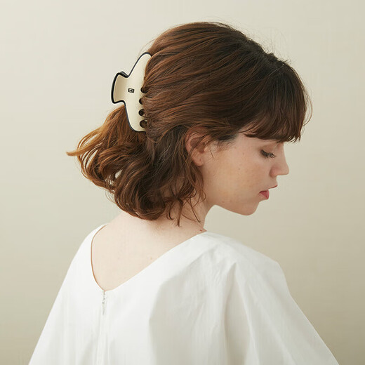 Alexander (ALEXANDRE DE PARIS) star's same style messenger large grab clip classic series shark clip high-end hair accessories birthday gift for women Y beige